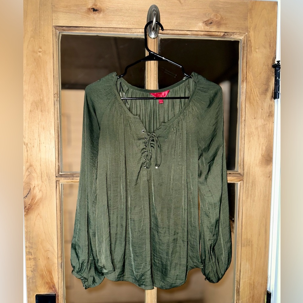 XS Jennifer Lopez Forrest green blouse